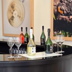 Champagne proeven bij Mumm - 2 flessen Reserve Champagne en glazen
